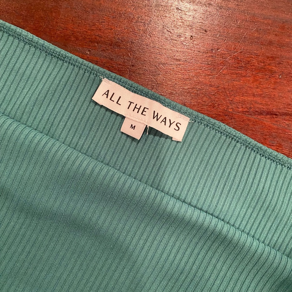 Cropped Halter Top - Picture 2 of 3